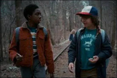 Comment se prénomment les deux derniers amis de Mike ?