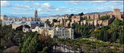 Ville espagnole de 500 000 habitants, située sur la Costa del Sol, en Andalousie :