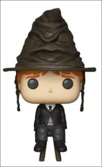 C'est l'heure de la r&eacute;partition, comment s'appelle le chapeau sur la t&ecirc;te du jeune rouquin ?