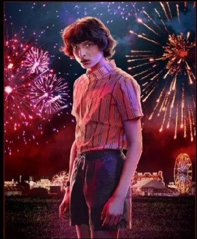 Lors du premier épisode de la saison 1, que fait-il la première fois qu'on le voit ?