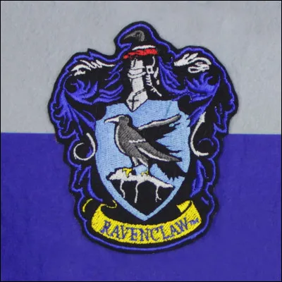 La salle commune de Serdaigle est près de la tour ...