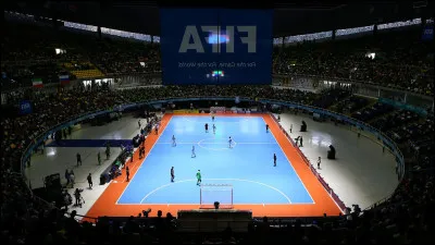 En futsal, combien de temps a-t-on pour effectuer une touche, ou encore pour une relance du gardien ?