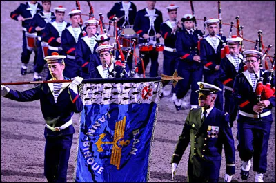 Nous non plus, nous n'y sommes pas, à "souffler tonnerre dans du roseau", mon pauvre Alain...