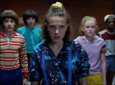 Avec qui se bat-elle dans le sauna ?