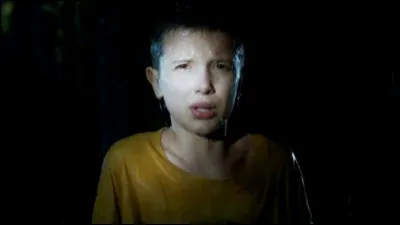 Par qui a-t-elle été trouvée dans le premier épisode de la saison 1 ?