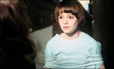 Quand ils essayent de communiquer avec Will en lui racontant des souvenirs dans le dernier épisode de la saison 2, en quel langage parle Will ?