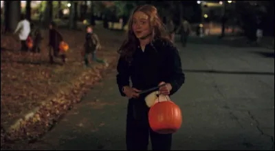 En quoi est déguisée Max à Halloween ?