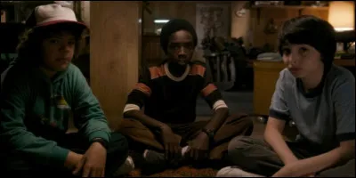 Quel est le nom de la maison des "Barjot" dont Lucas prétend qu'Onze vient de là-bas ?