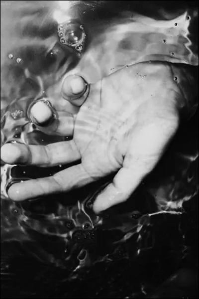 Lors d'un combat, ton co&eacute;quipier est gravement bless&eacute; et se vide de son sang. Votre assaillant se tourne vers lui, pr&ecirc;t &agrave; l'achever.