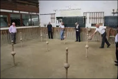 Les quilles de neuf sont un sport essentiellement pratiqué dans le Sud-Ouest de la France.