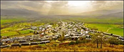 Quelle est la particularité de la commune nommée ; "Llívia" ?