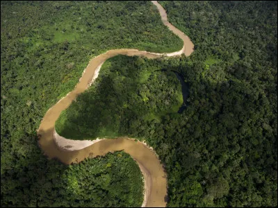 Le Paraguay est travers&eacute; par le fleuve Amazone.