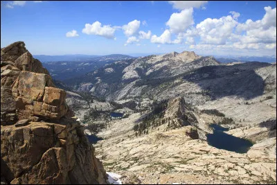 L'Alta&iuml; est une cha&icirc;ne de montagne canadienne.