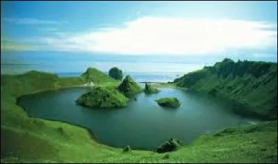 Sakhaline est une île russe.