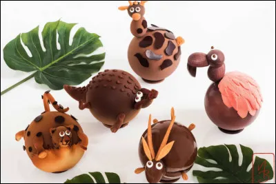 Il est au milieu sur la droite, qui est-il ?