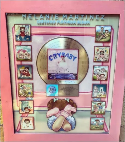 Quelle est la première chanson de l'album "Cry Baby" ?