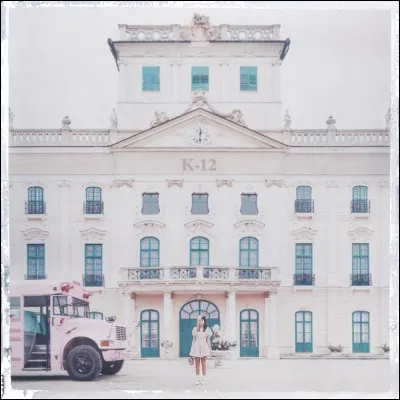 Quelle est la chanson préférée de Melanie dans K-12 ?