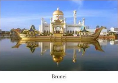 Sur quelle île se trouve le sultanat de Bruneï ?