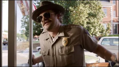 Dans le dernier épisode de la saison 3 dans quel pays est emprisonné Hopper ?