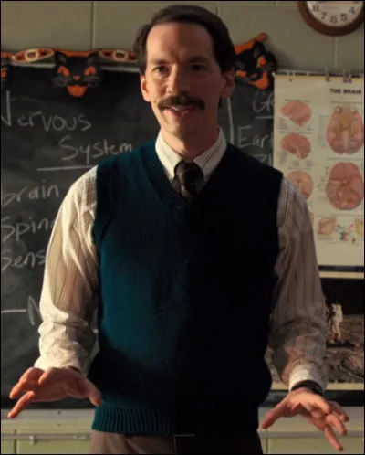 Comment s'appelle le professeur de science de Mike, Max, Dustin et Lucas ?