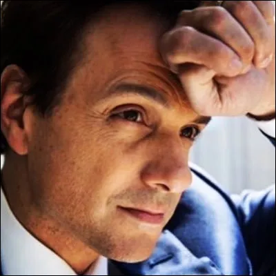 Comment s'écrit le nom de famille de Daniel ?