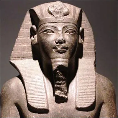 Quel pharaon &eacute;gyptien, aussi appel&eacute; Ozymandias, a succ&eacute;d&eacute; &agrave; son p&egrave;re S&eacute;thi Ier en 1279 av. J.-C. ?