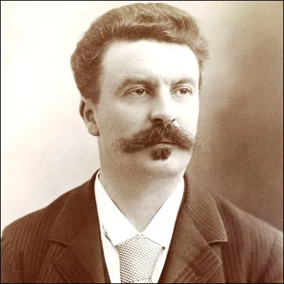 Dans quelle nouvelle de Guy de Maupassant un homme est-il persuad&eacute; d'&ecirc;tre harcel&eacute; par un &ecirc;tre invisible ?