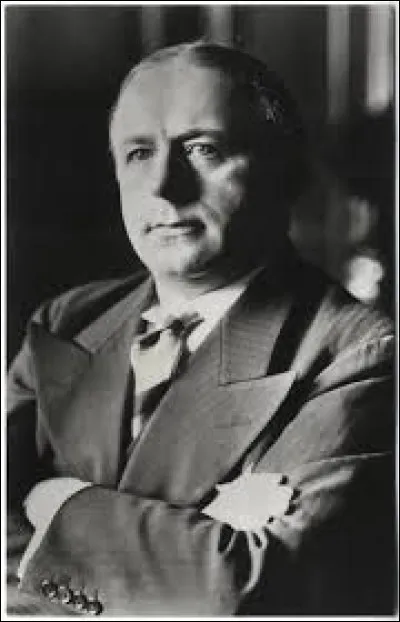 Dans quelle ville française, Roger Salengro s'est donné la mort le 17 novembre 1936 ?