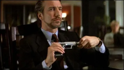 Qui que vous soyez, attention, cette fréquence est exclusivement réservée aux urgences - Sans blague ! Et vous croyez que j'appelle pour commander une pizza ?