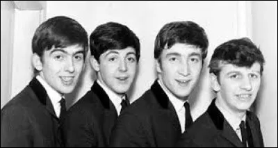 Lequel de ces hommes a été assassiné par un fan, nommé Mark Chapman ?