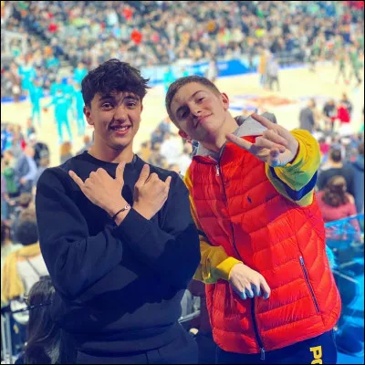 Comment s'appelle son ami ?