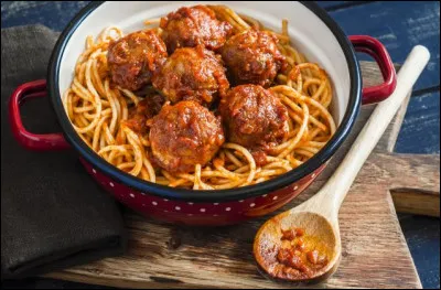 Les "spaghettis boulettes" sont bien sûr une spécialité venant tout droit de/des ...