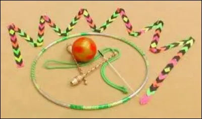 De combien est la pénalité lorsque, en compétition, un engin sort du praticable ?