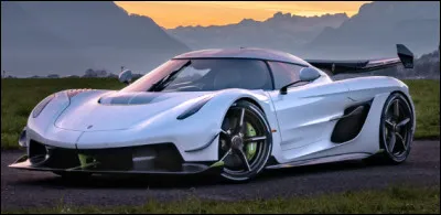 Continuons avec une sportive européenne. Elle fait hommage à un homme suédois. Comment se nomme-t-elle ?