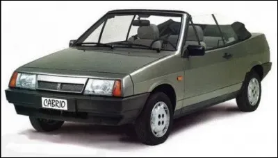 Cette citadine venue de Russie a osé se découvrir. Nous connaissons ce modèle sous le nom de "Samara" mais pour cette version cabriolet, cette citadine a changé de nom. Lequel est-ce ?