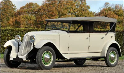 Généralement, je ne remonte pas aussi loin pour chercher des automobiles à faire deviner. Celle-ci est une exception et elle nous vient de France. Quelle est cette voiture ?