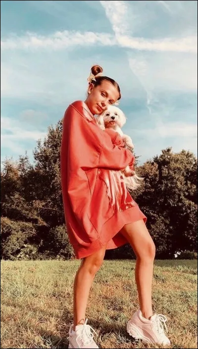 À quelle date apparaît-elle dans le clip "Girls Like You" des Maroon 5 ?