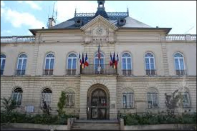 Le point de départ de notre balade est aujourd'hui sur le perron de la mairie de Bourg-la-Reine. Ville francilienne d'un peu plus de 20 000 habitants, dans l'arrondissement d'Antony, elle se situe dans le département ...