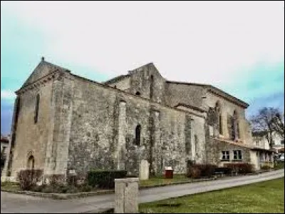 Vous avez sur cette image l'église Saint-Martin de Périgné. Commune Deux-Sévrienne, elle se situe en région ...