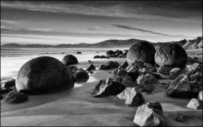 Qui a écrit "Maître du monde" ?