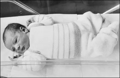 Quel est le prénom du premier bébé-éprouvette français ?