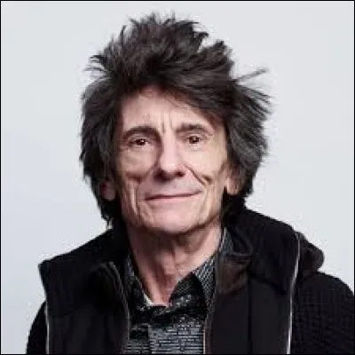 Qui est cet homme qui a rejoint les Rolling Stones en 1975 en tant que guitariste ?