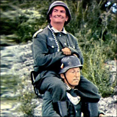 Dans quel film Louis de Funès se tient-il sur les épaules de Bourvil ?