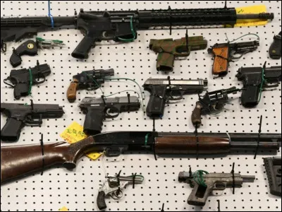 Laquelle n'est pas une arme de poing ?