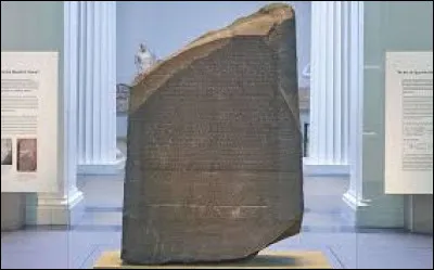 C'est au XVIIe siècle que Jean-François Champollion a déchiffré les hiéroglyphes.