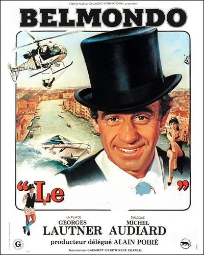 En haut de forme et caleçon à pois, notre " Bebel " national se balade dans un film d'espionnage vaudevillesque...