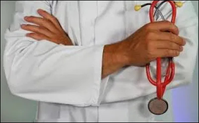 Quel docteur de série boîte en raison d'une douleur chronique à la jambe droite due à un infarctus du muscle de la cuisse ?