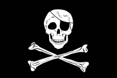 Quel os de la jambe était représenté sur les drapeaux des navires pirates ?