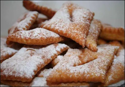 Quels gros beignets mange-t-on lors des fêtes à Lyon, et en particulier, lors du mardi gras  ?