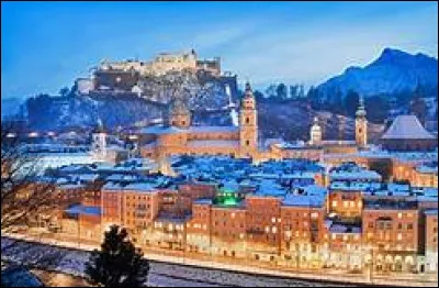 Dans quel pays la ville de Salzbourg se trouve-t-elle ?